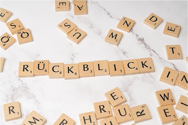 Symbolbild Rückblick