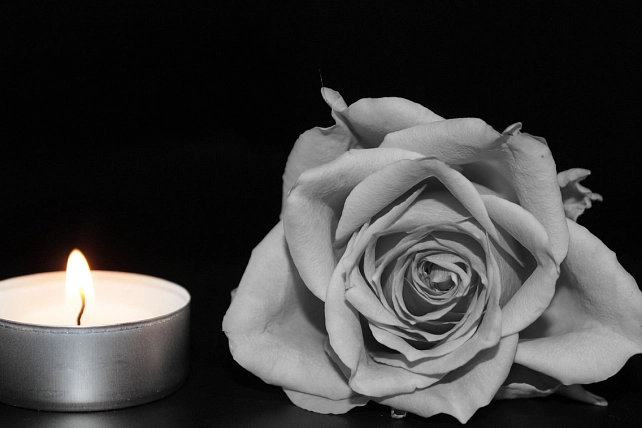 Rose mit Kerze
