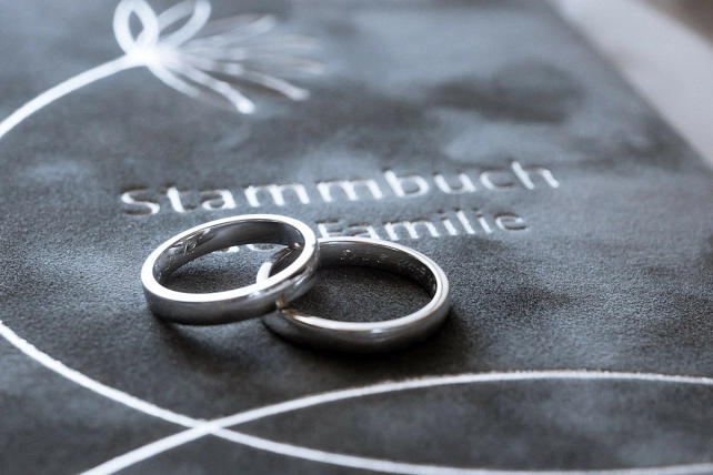 Stammbuch und Ringe